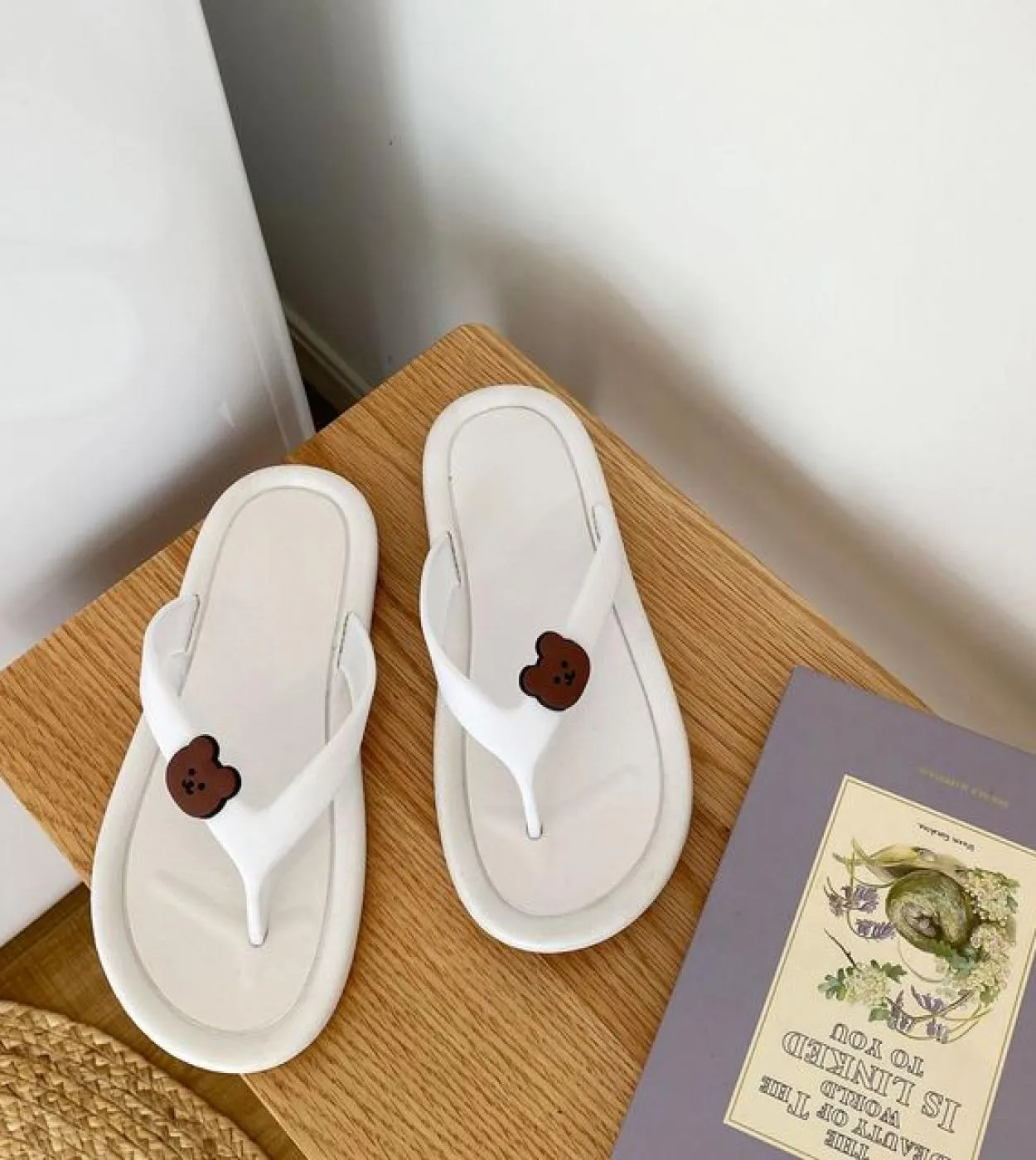 2022 New Bear Pantofole Sandali estivi da donna Fashion Clip Toe Infradito Scarpe Casual da donna Vacanza al mare Scivoli casual