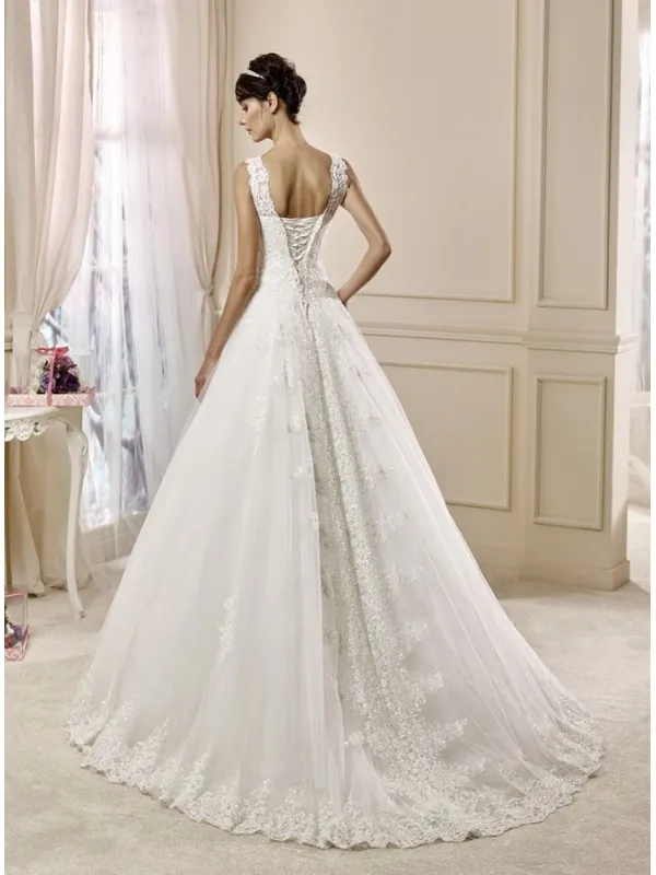 Abito da Sposa A Line con bretelle in pizzo e gonna scampanata elegante