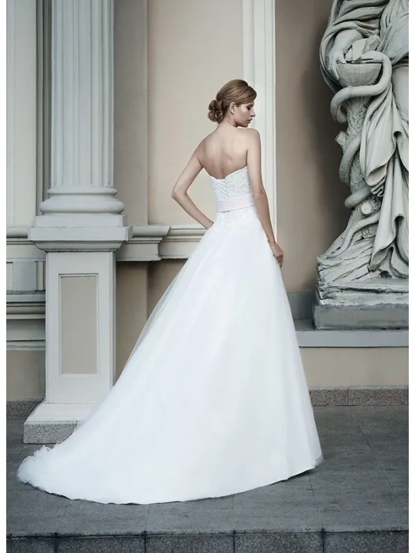 Abito da Sposa A-line economico con gonna di tulle e corpetto ricamato con fiocco in vita