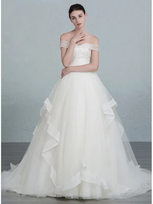 Abito da Sposa con scollo a barca e gonna svasata in tulle luminoso