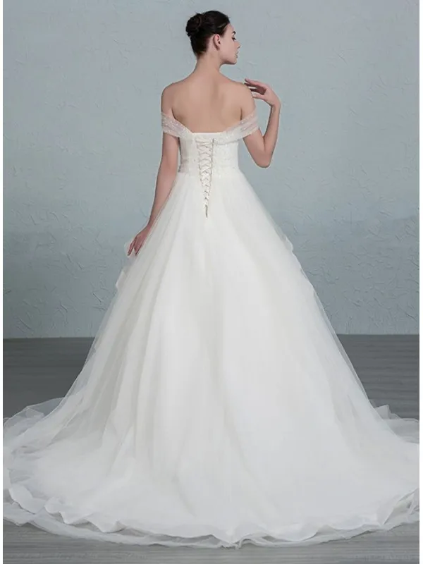 Abito da Sposa con scollo a barca e gonna svasata in tulle luminoso