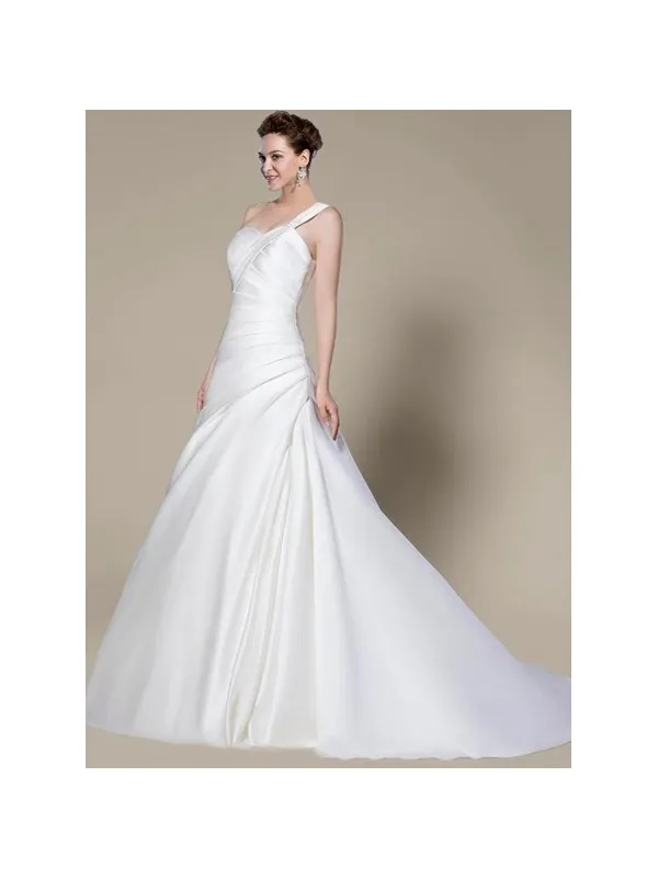Abito da sposa in raso minimal senza decorazioni aderente fino ai fianchi con gonna ampia