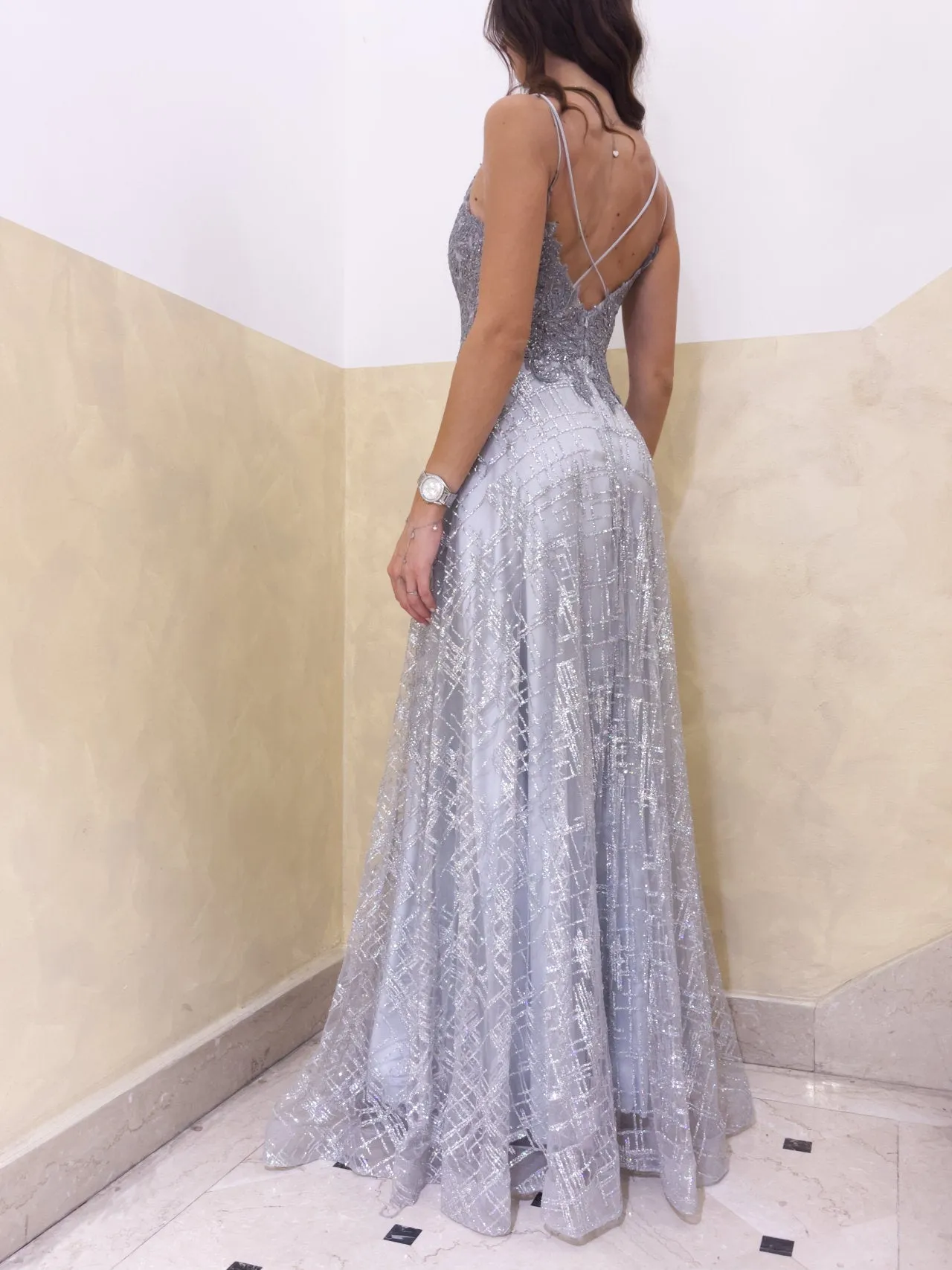 Abito ricamato con brillantini