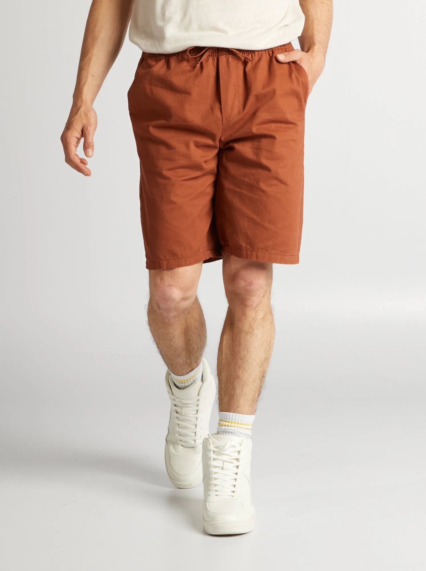 Bermuda chino con vita elasticizzata - MARRONE