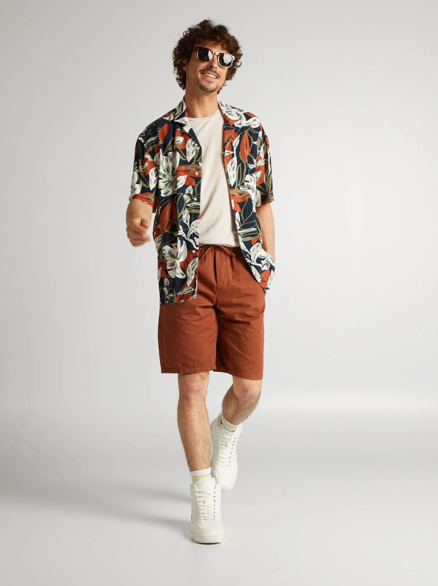 Bermuda chino con vita elasticizzata - MARRONE