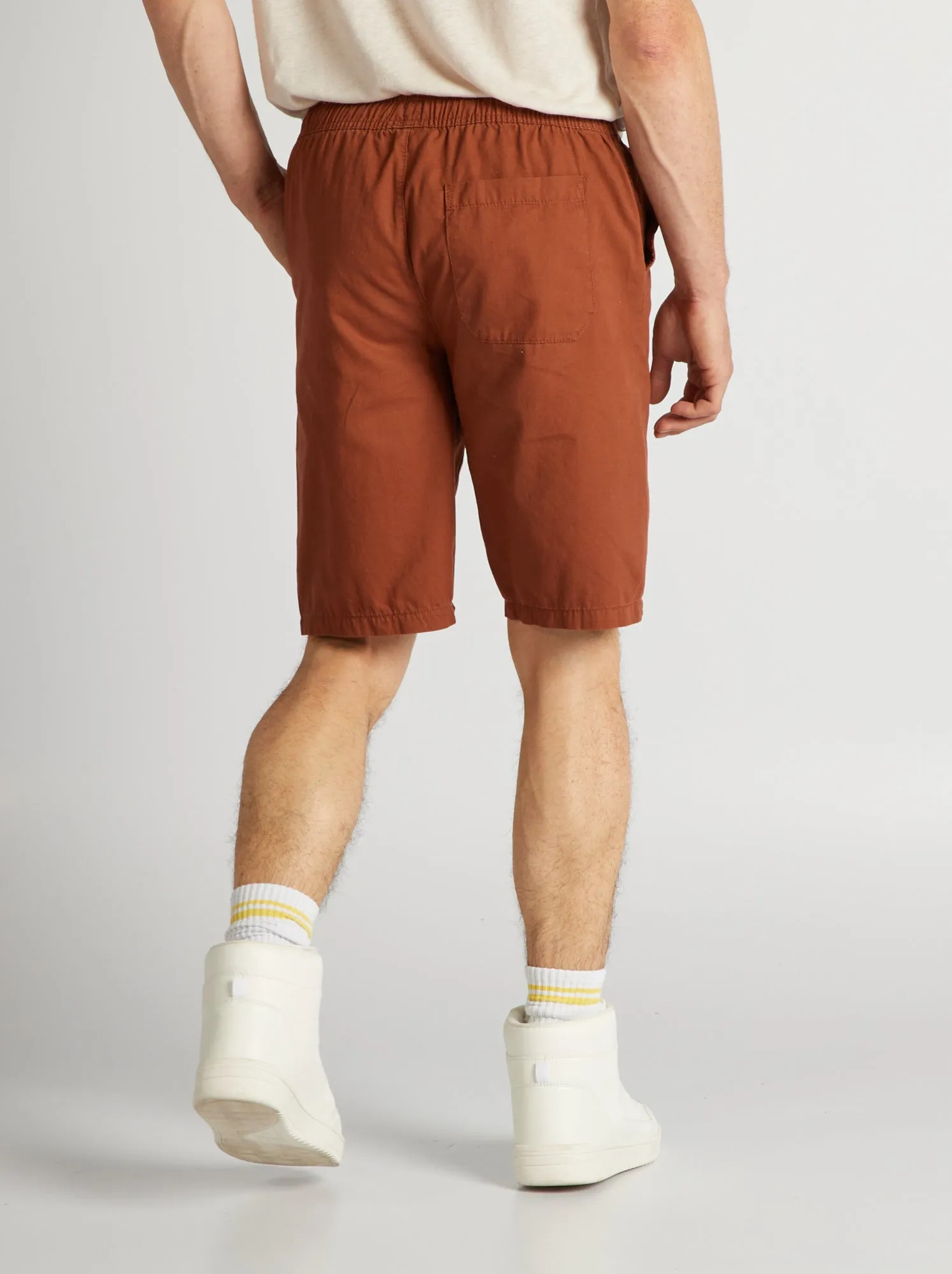 Bermuda chino con vita elasticizzata - MARRONE