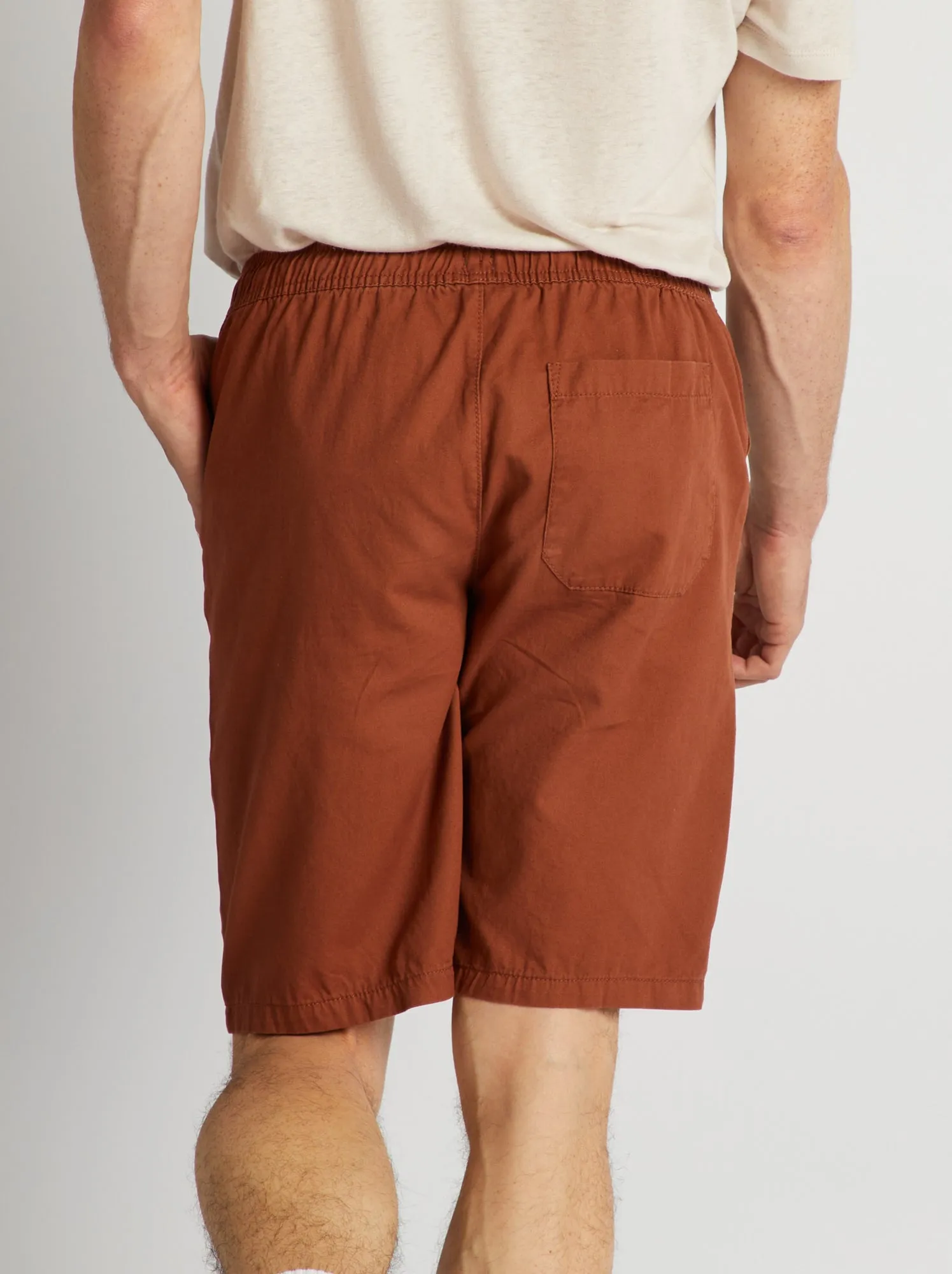 Bermuda chino con vita elasticizzata - MARRONE