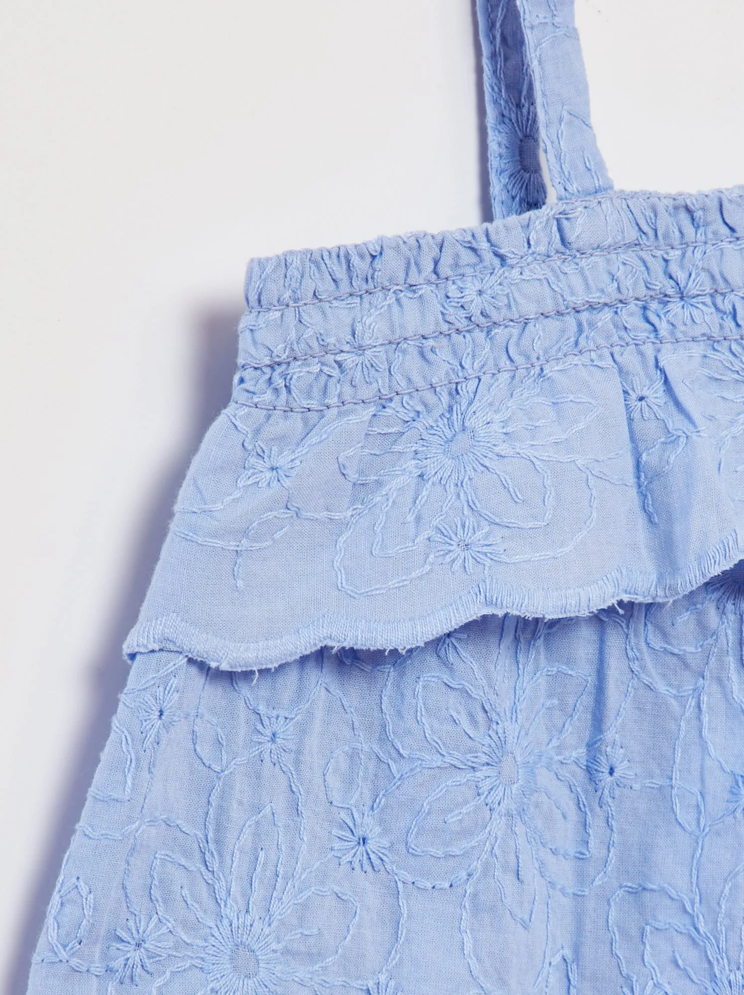 Blusa con volant e ricami a punto inglese - BLU