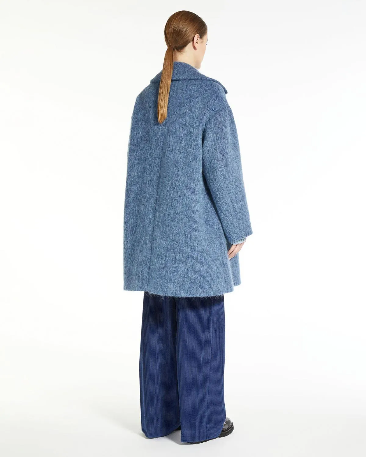 Cappotto color avio in mohair e alpaca con collo a rever ampio