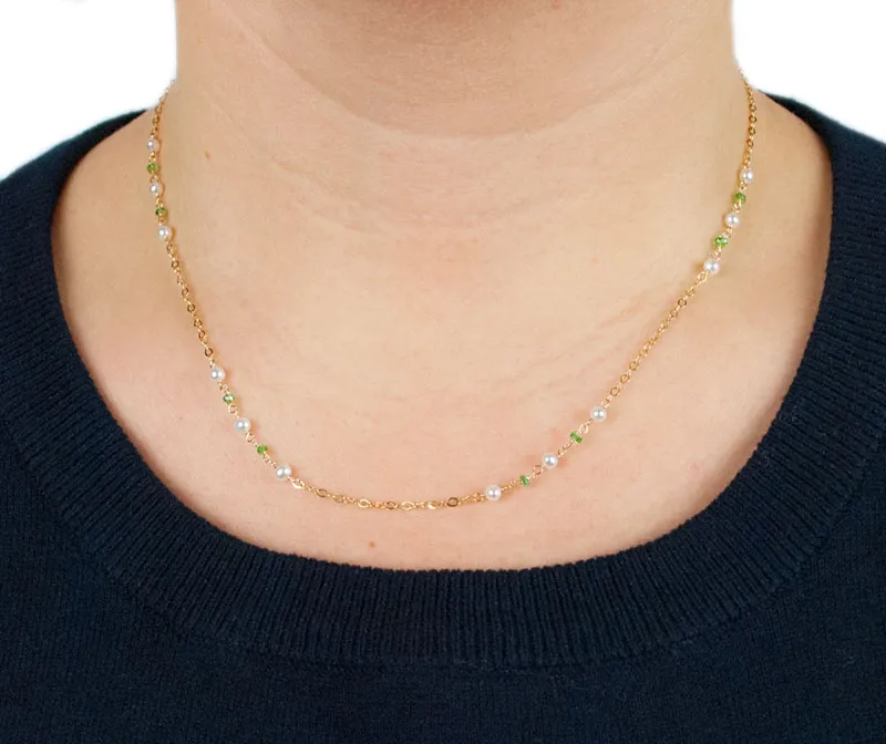 Collana con pietra tsavorite e perle, in oro giallo