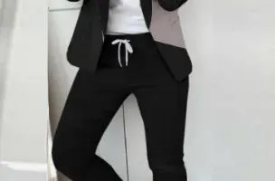 Completo blazer e pantaloni eleganti con stampa Estrena, nero/grigio