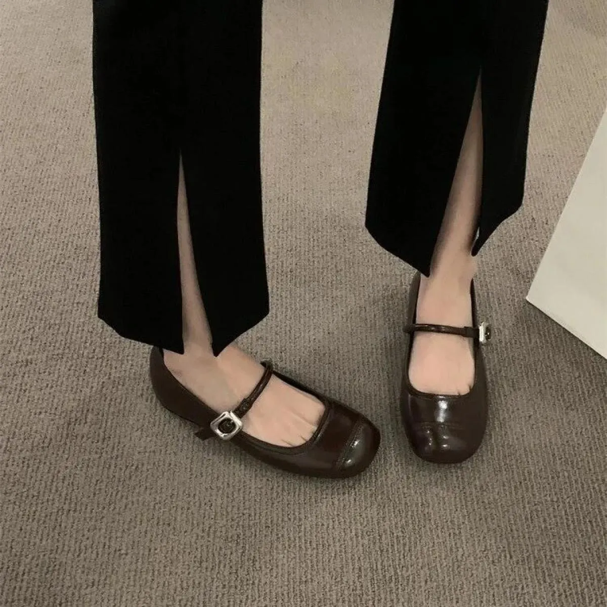 Designer Mary Jane Shoes Scarpe da donna in pelle con punta quadrata Scarpe slip-on casual alla moda Scarpe eleganti da strada d