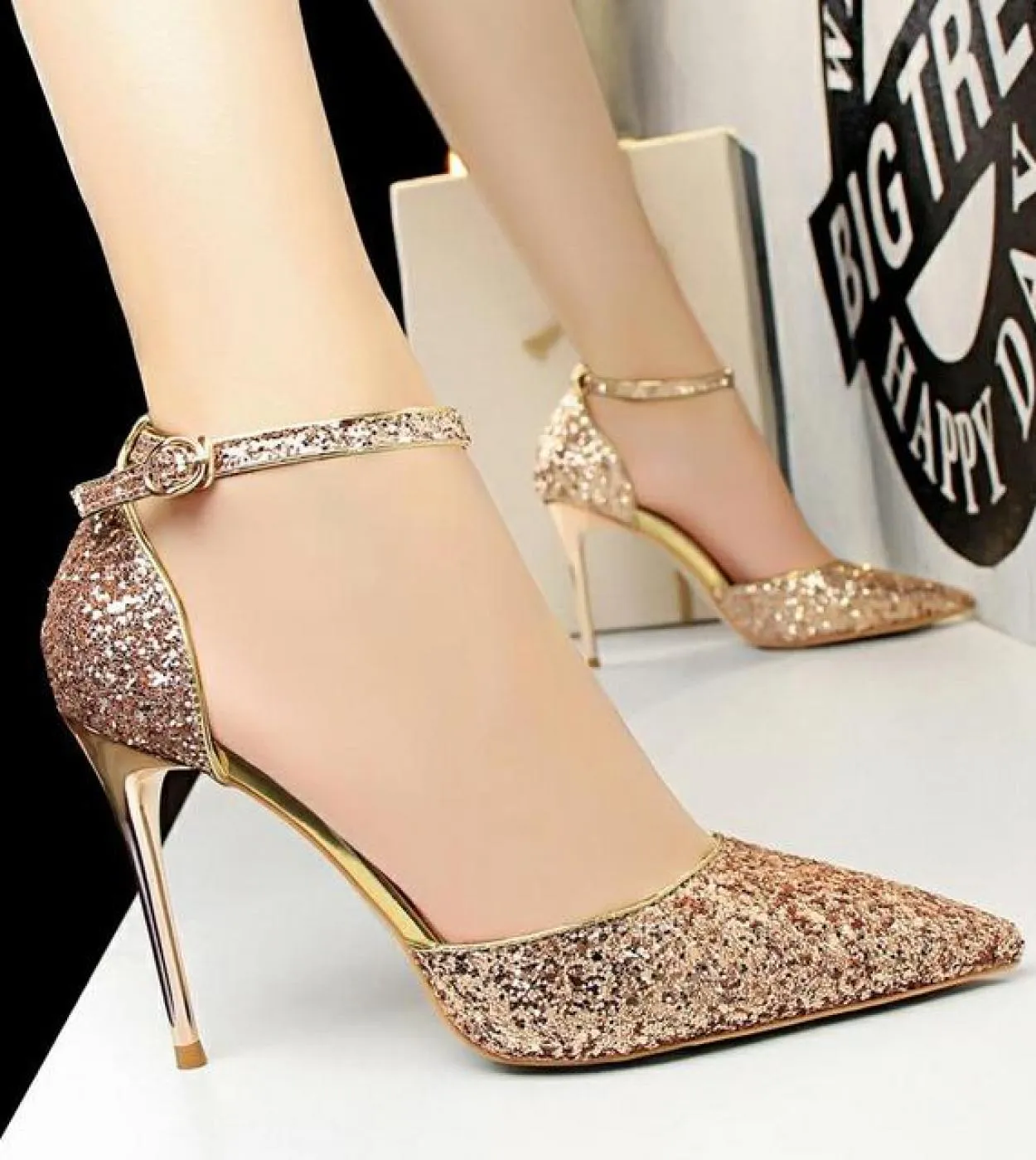 Décolleté da donna Scarpe da sposa Tacchi alti da sposa Punta a punta Bling Paillettes Scarpe con tacco da festa Sandali con tac