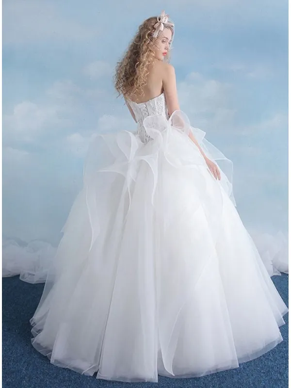 Fantastico abito da sposa particolare ed esclusivo con gonna principesca