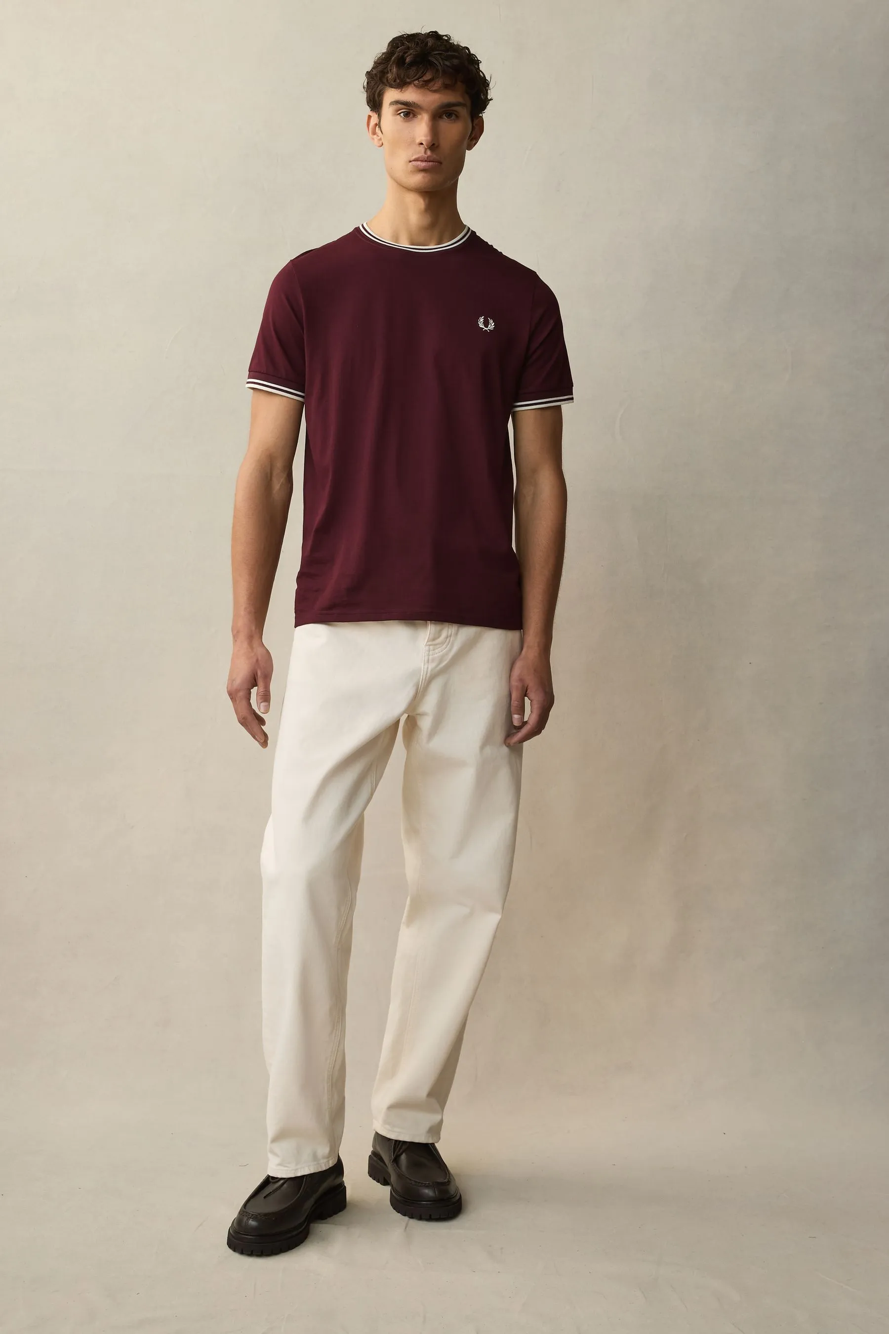 Fred Perry - T-shirt doppia con bordi a contrasto e logo