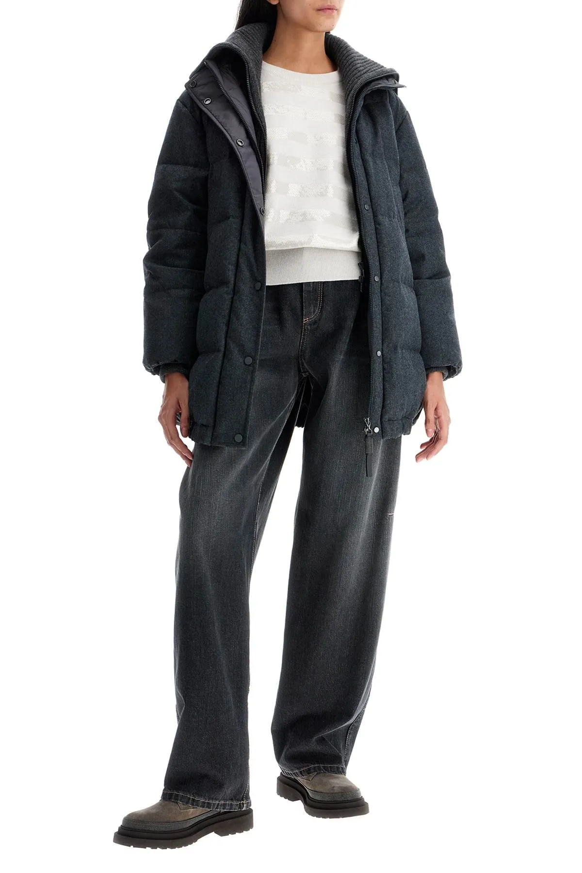 Jeans a gamba curva di Brunello Cucinelli per un