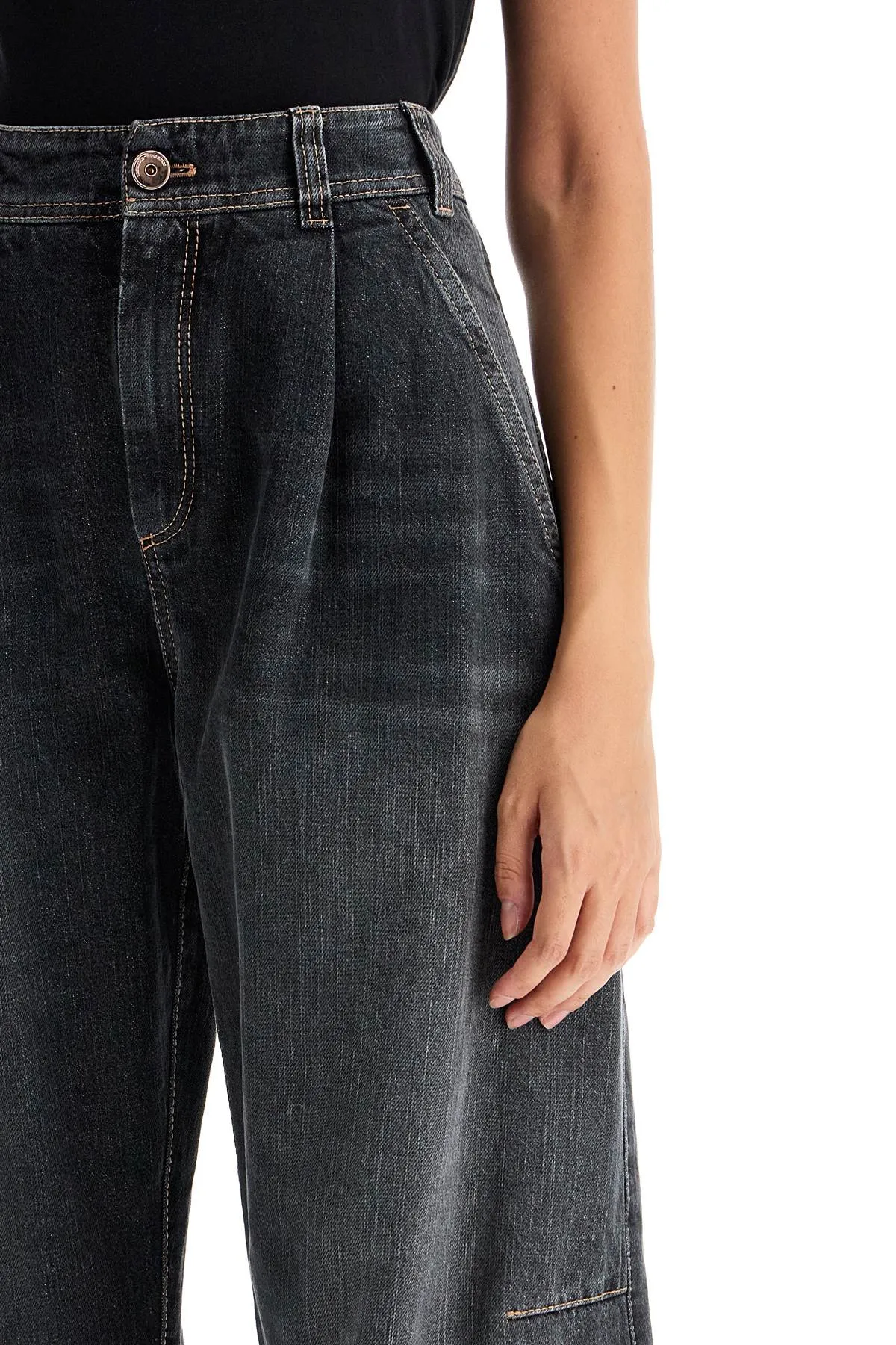 Jeans a gamba curva di Brunello Cucinelli per un