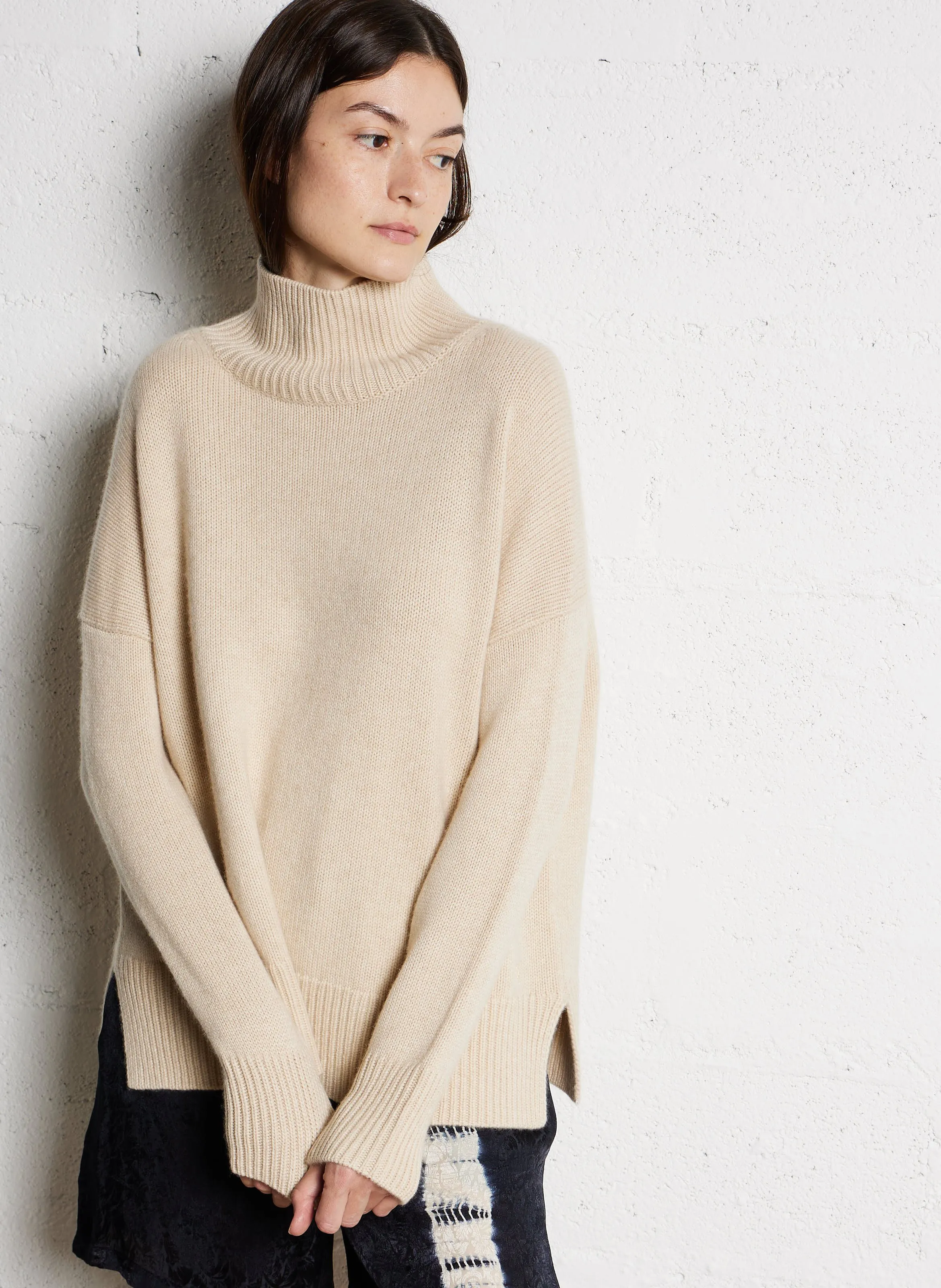  KUJTEN   ULLA - Maglione ampio a collo alto in cashmere | Beige