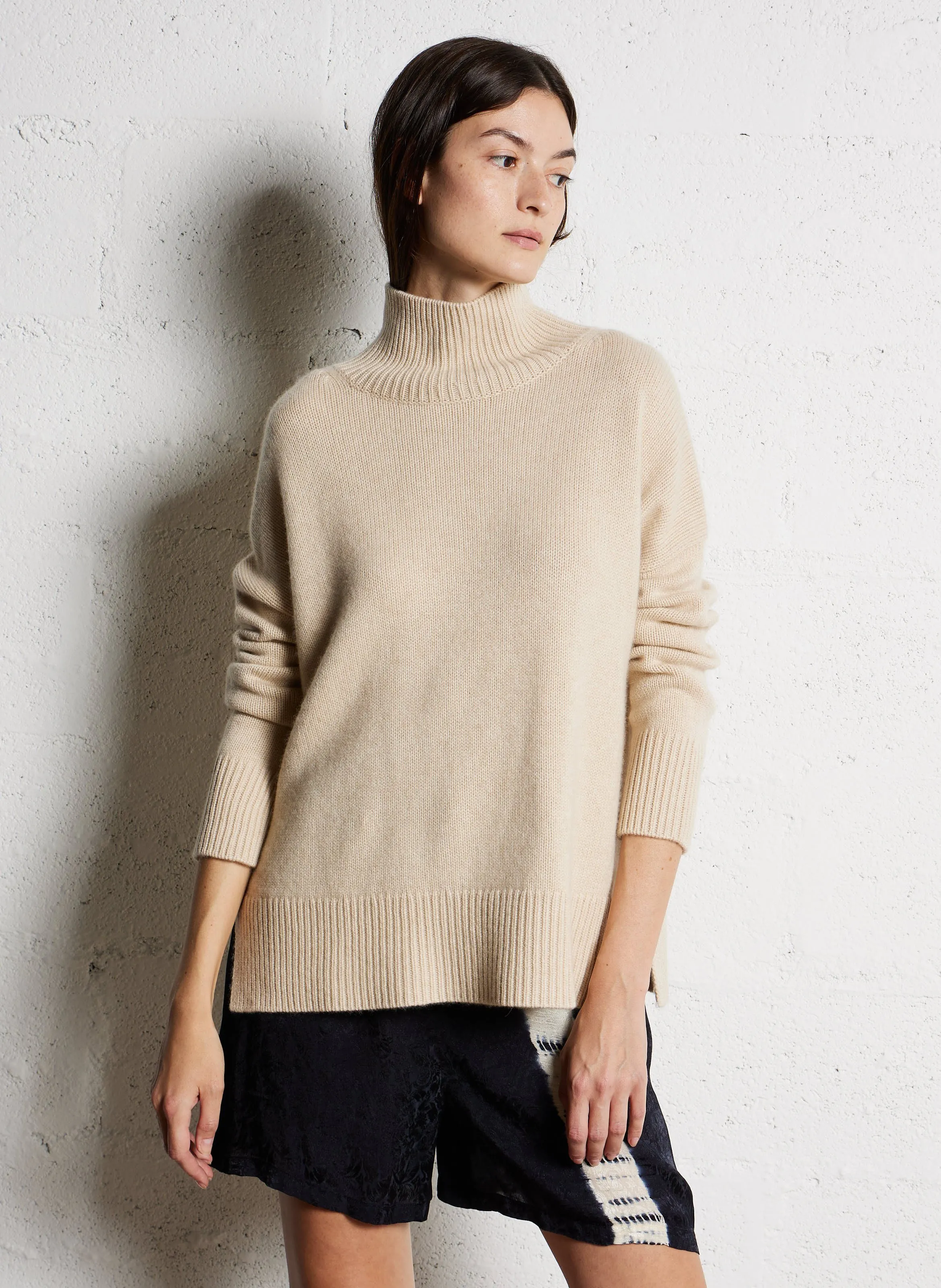  KUJTEN   ULLA - Maglione ampio a collo alto in cashmere | Beige