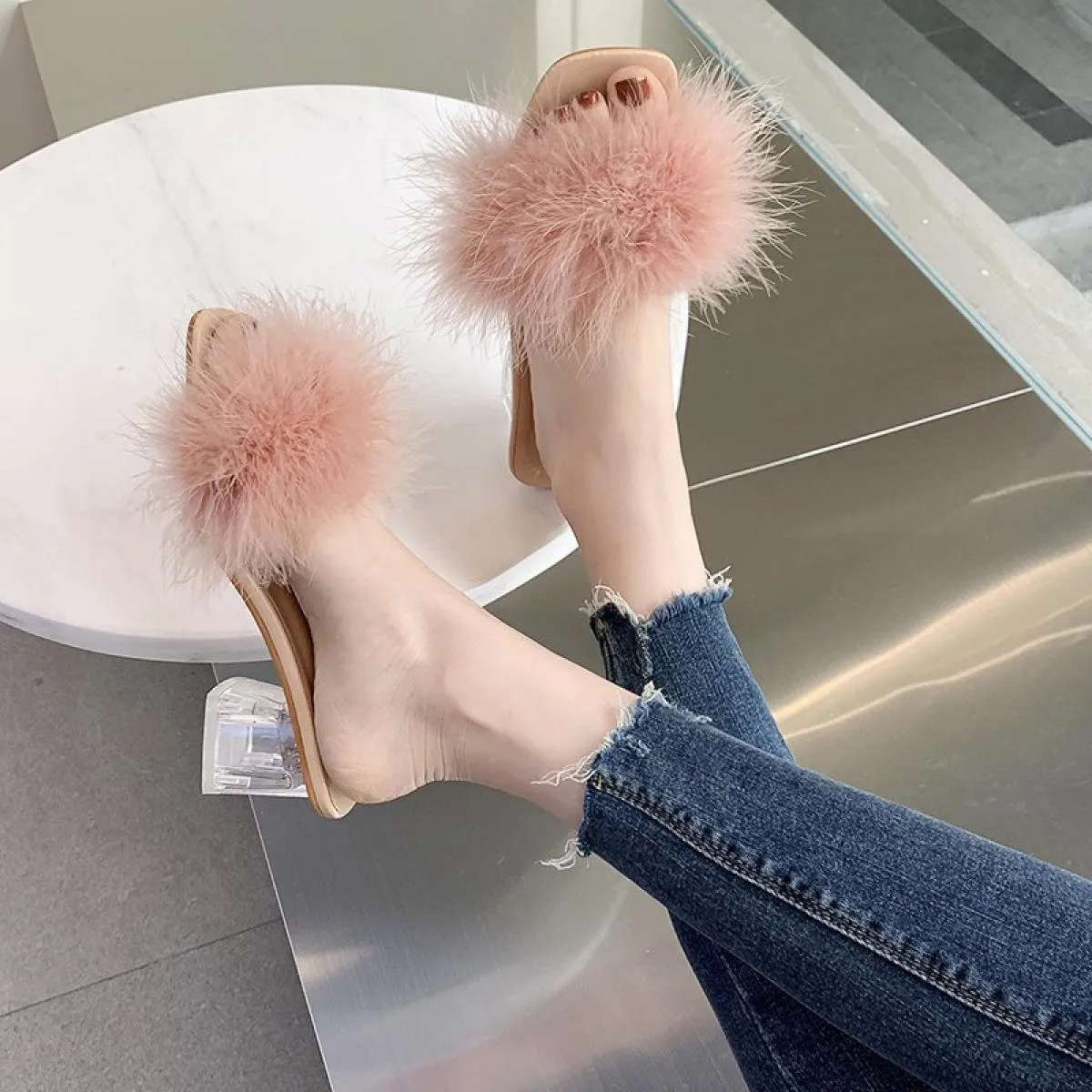 Nuove pantofole estive soffici scarpe con tacco alto e punta aperta scarpe da donna piume moda matrimonio slip su sandali con pu