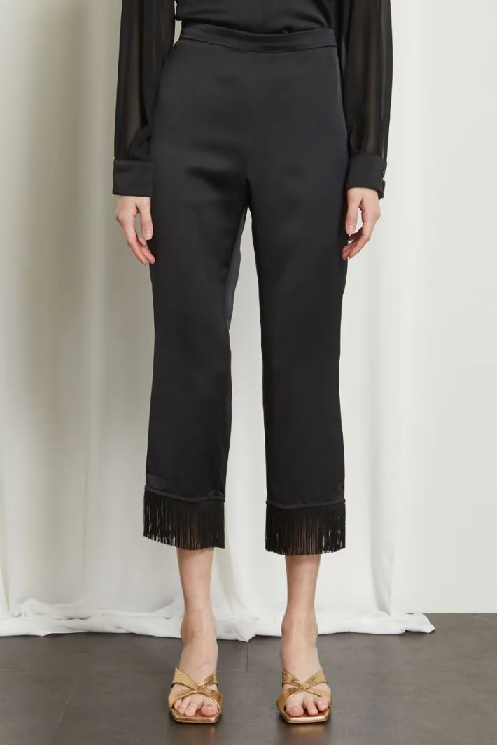 Pantaloni con frange al fondo