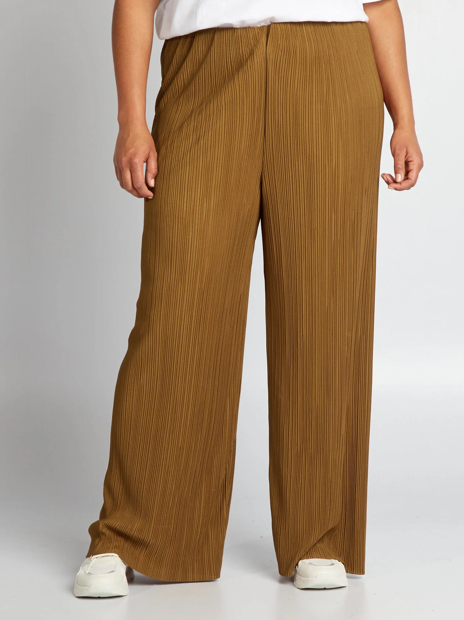 Pantaloni larghi in maglia plissettata - MARRONE