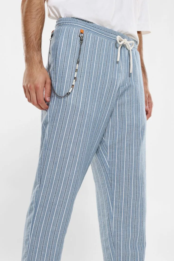 Pantaloni slim-fit fantasia rigata con coulisse e catena