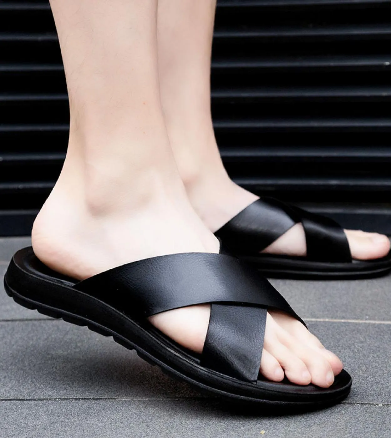 Pantofole estive Leggere Taglia grande 38 47 Scarpe da uomo con cintura incrociata Scarpe da uomo allaperto Moda Scarpe casual
