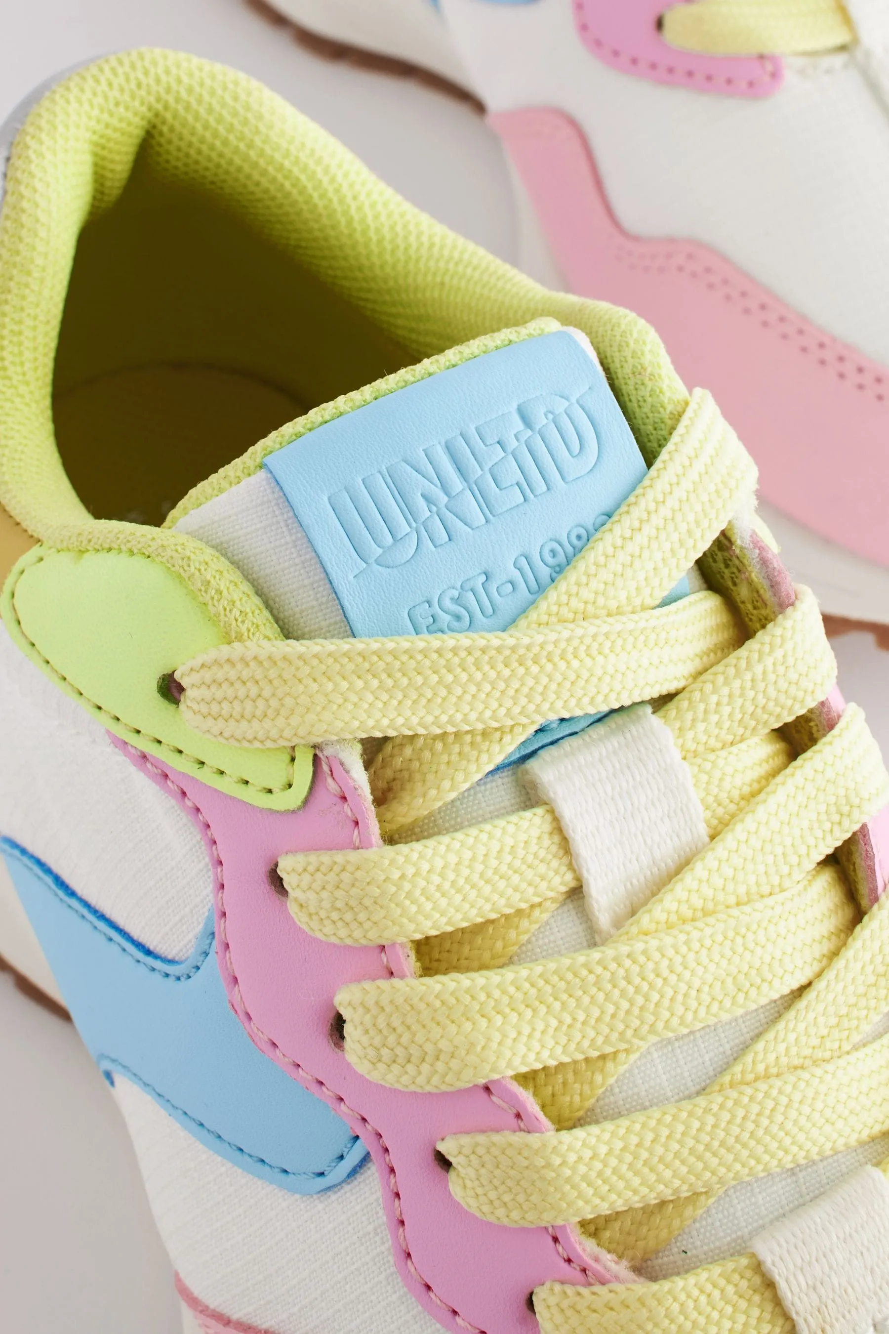 Pizzo-Up - Scarpe da ginnastica con suola spessa    