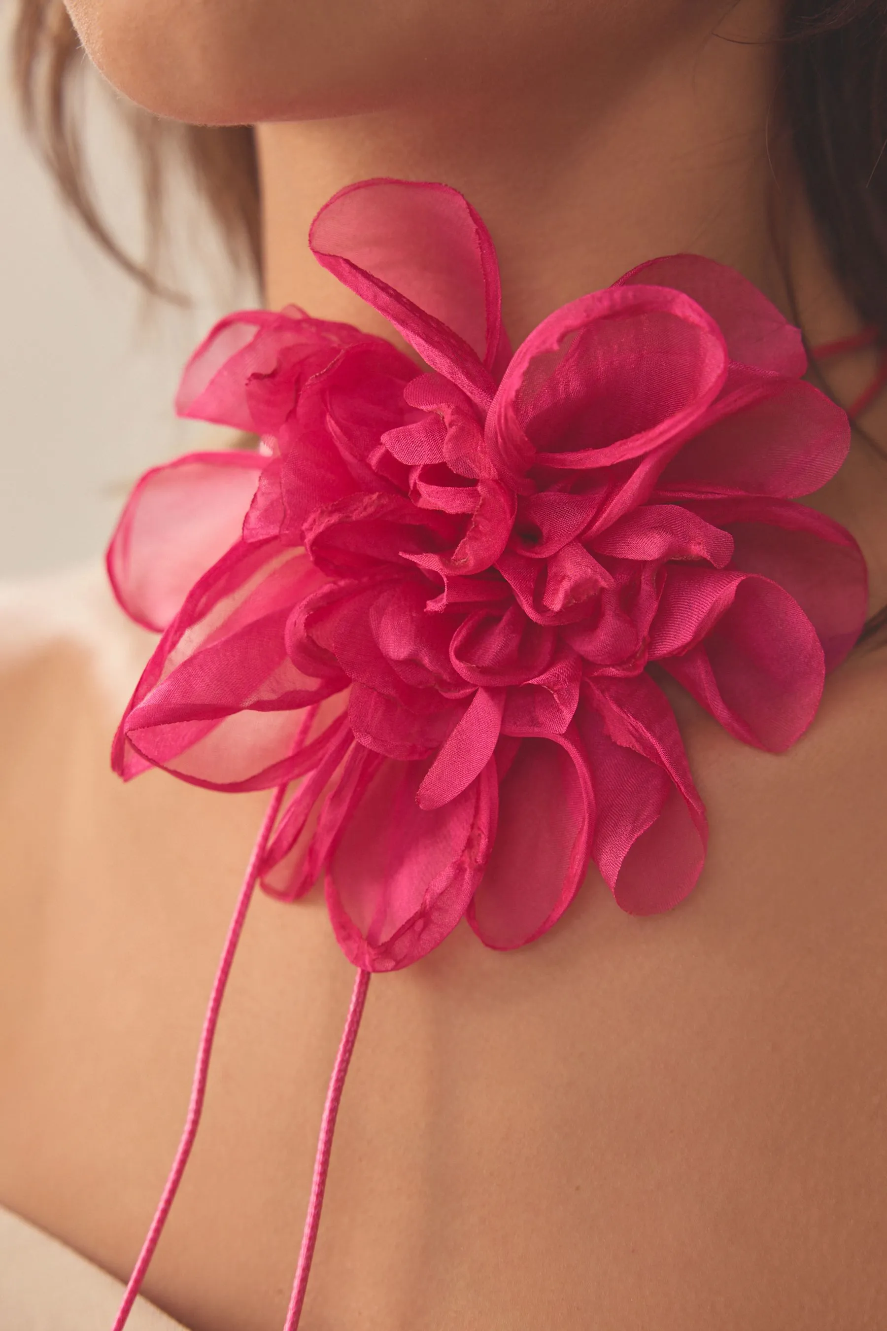 Rosa  - Collarino floreale con corasge