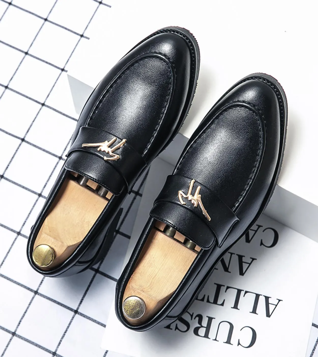 Scarpe formali da uomo Scarpe in pelle firmate Moda Tinta unita Louboutins Matrimonio Abito da uomo da ufficio Scarpe da guida c