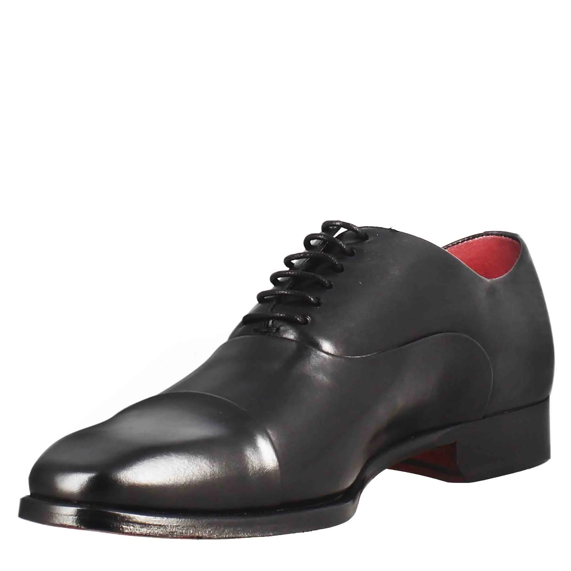 Scarpe francesine con puntale in pelle color nero