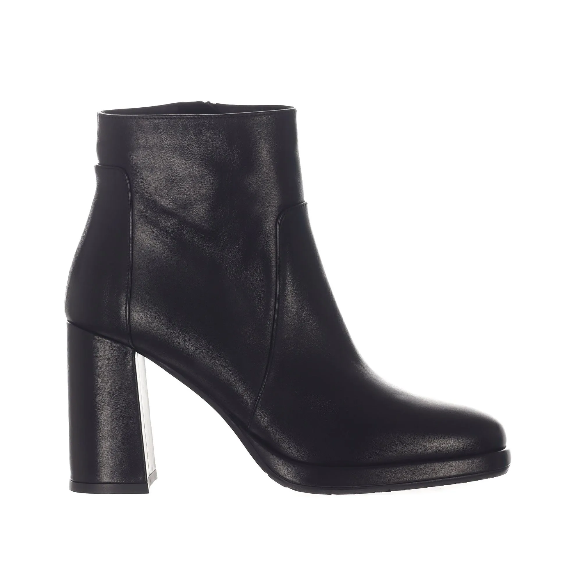 Stivaletto in pelle con tacco largo