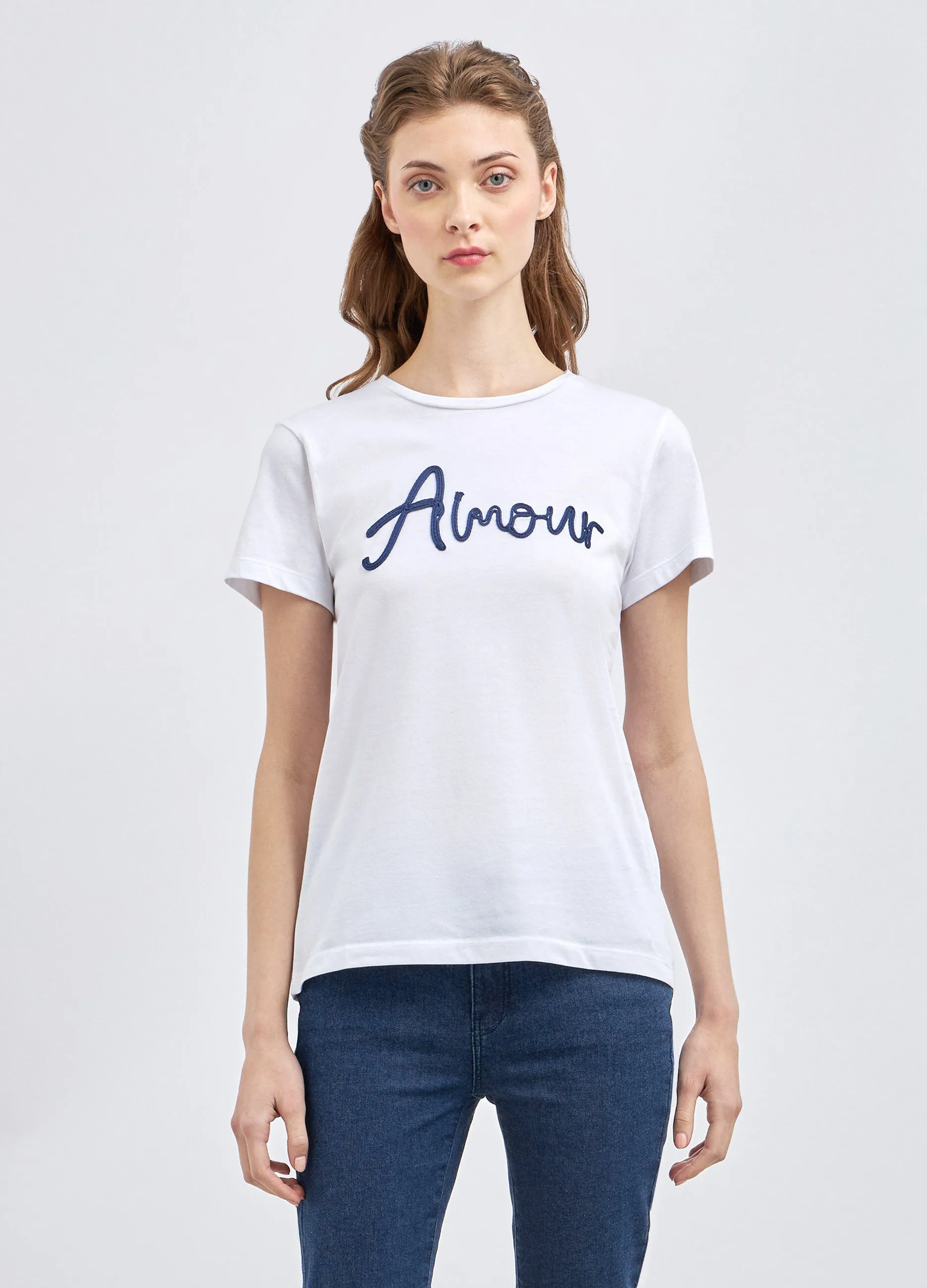 T-shirt con ricami ed applicazioni donna