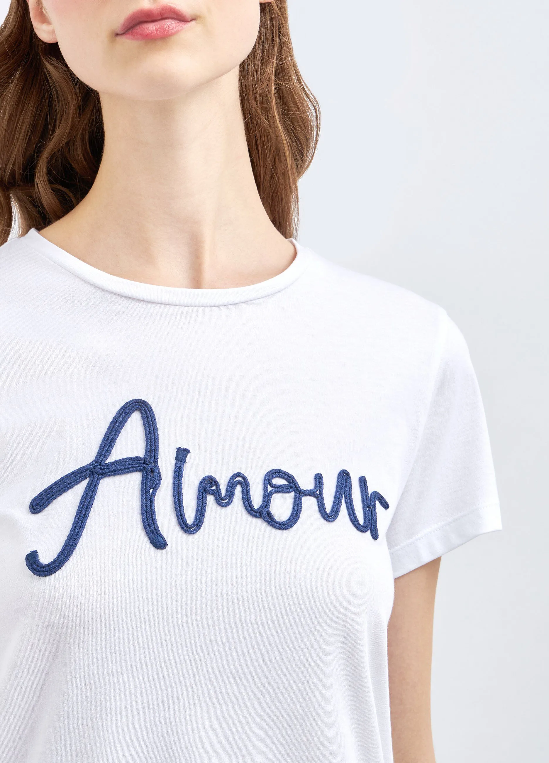 T-shirt con ricami ed applicazioni donna