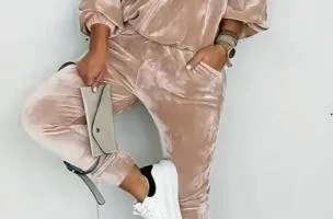 Tuta in finto velluto, beige