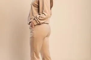 Tuta in finto velluto, beige