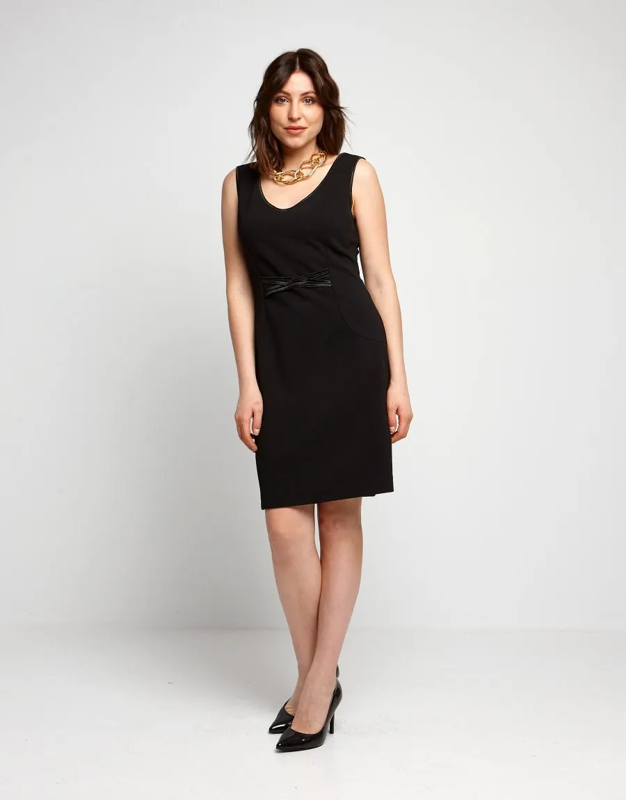 Vestito con dettaglio in raso